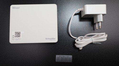 Schneider electric wiser hub - electric,