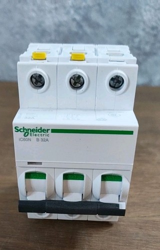 Schneider electric a9f03332 - electric,